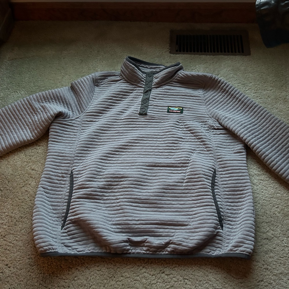 L. L. Bean gray women’s pullover with kangaroo pockets
